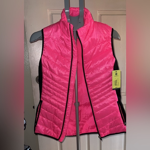Xersion Quilted Puffer Vest - Picture 3 of 8